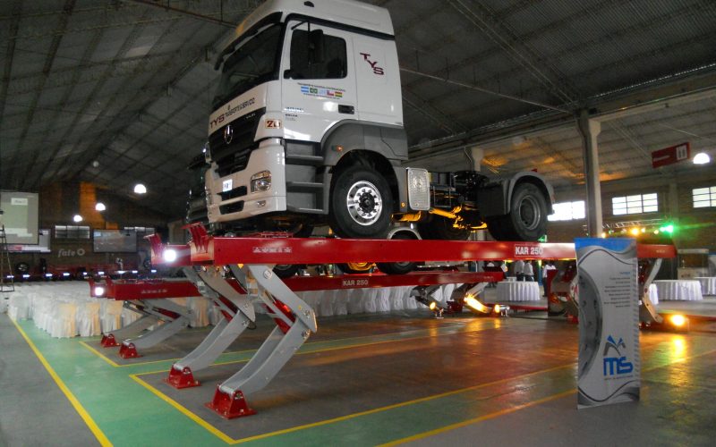 Podnosnik-nozycowy-najazdowy-25t-scaled